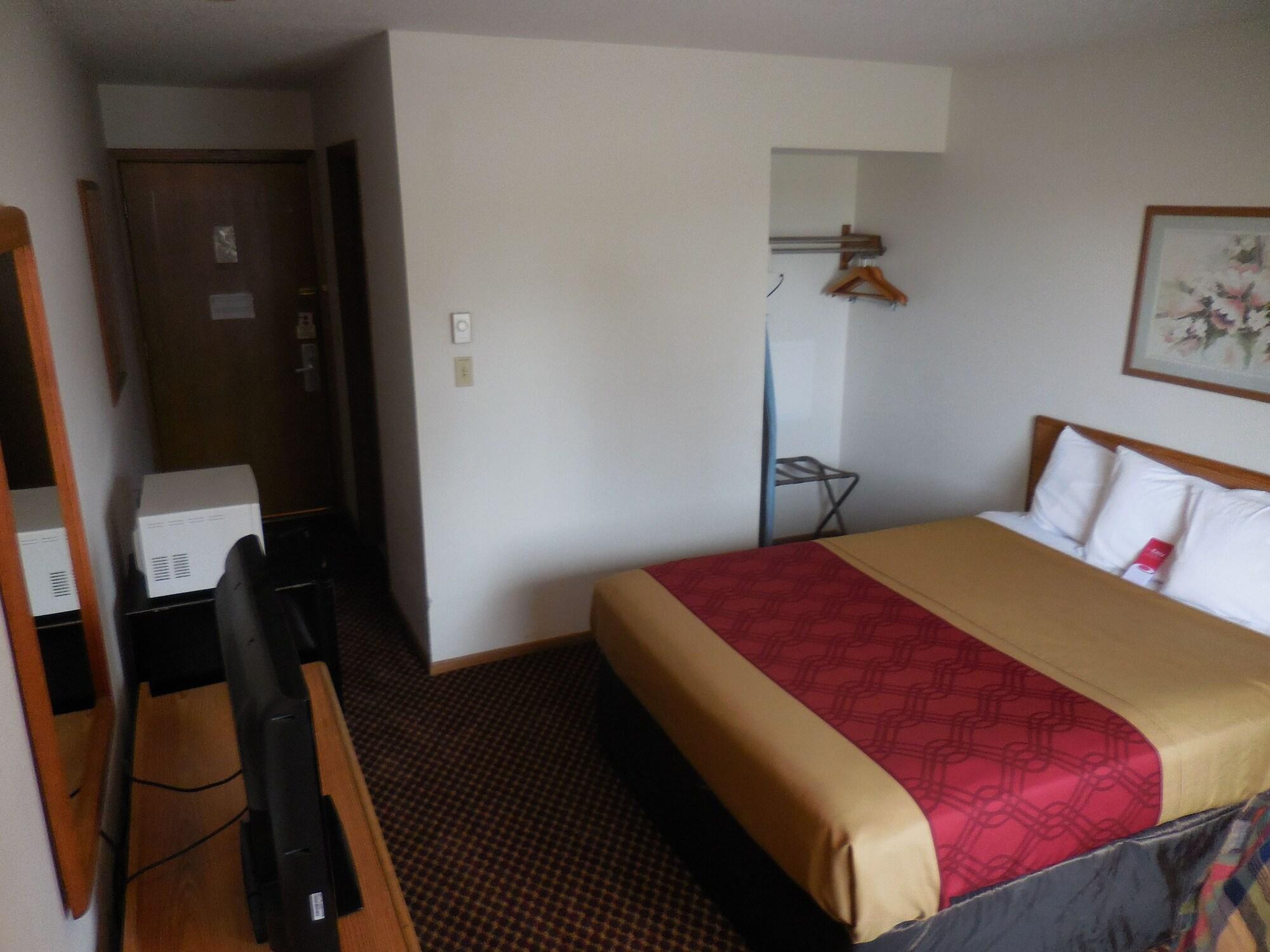Travelodge By Wyndham Escanaba Buitenkant foto