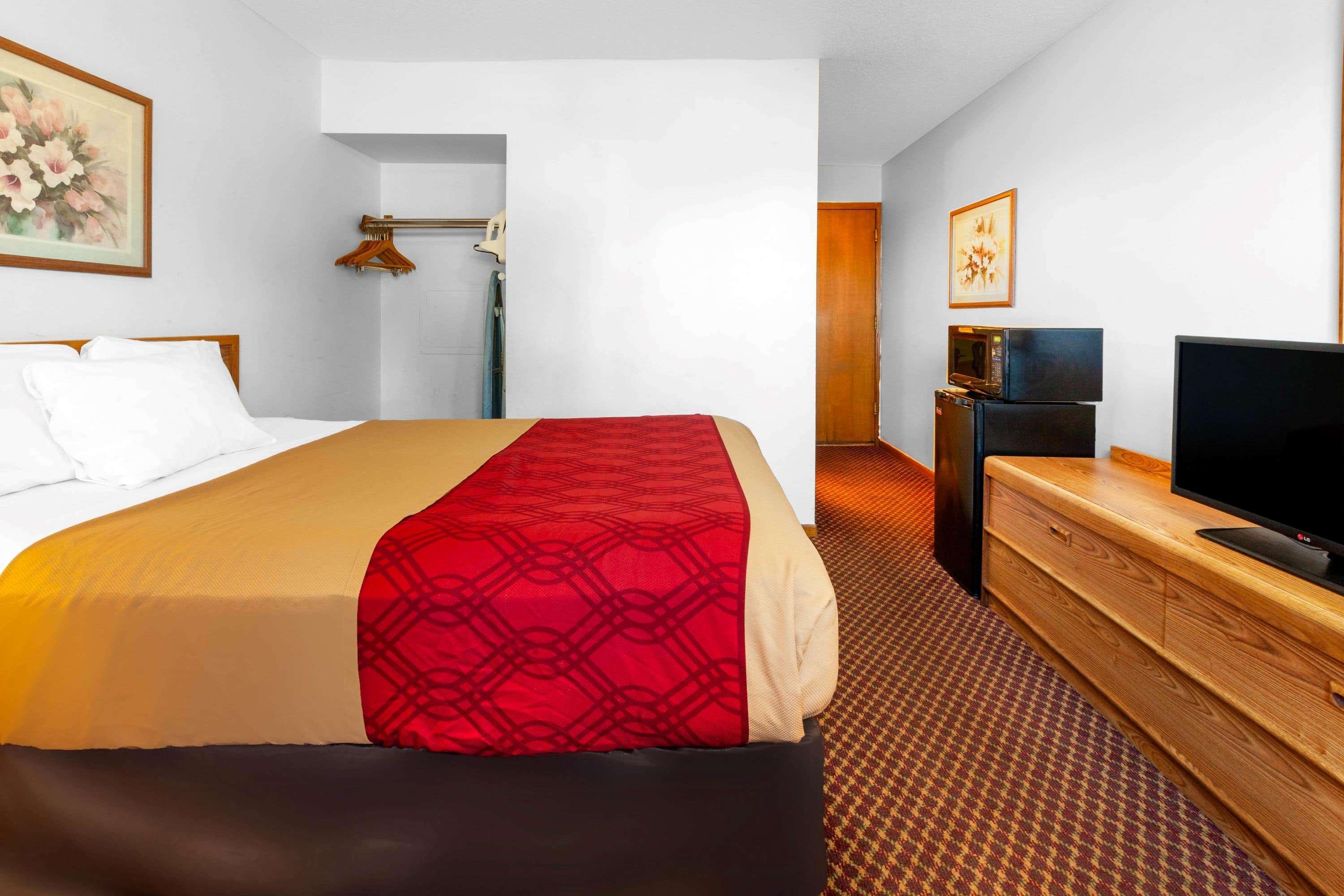 Travelodge By Wyndham Escanaba Buitenkant foto