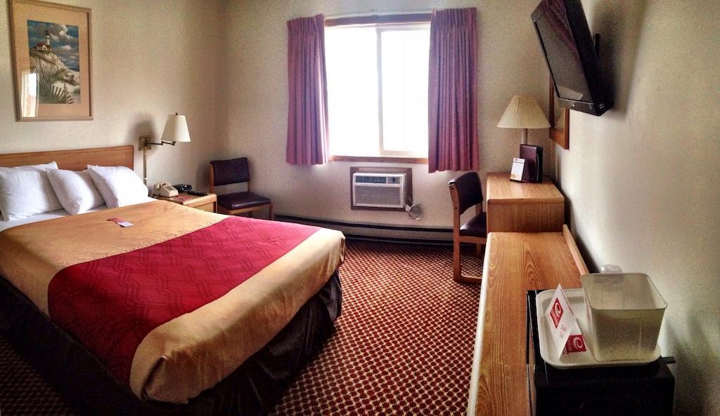 Travelodge By Wyndham Escanaba Buitenkant foto