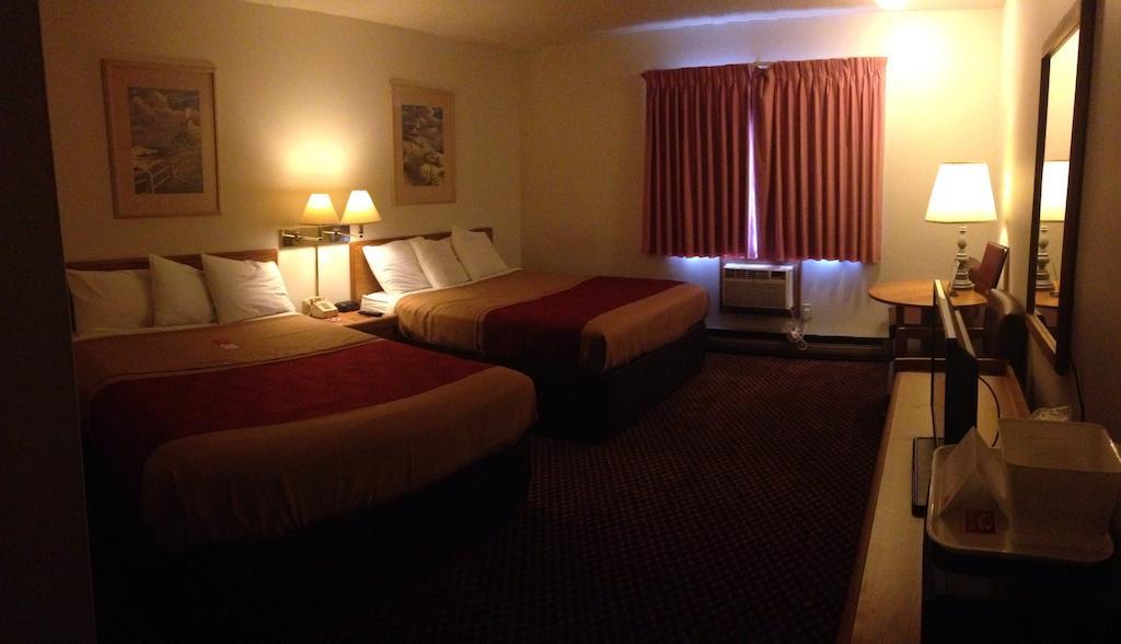Travelodge By Wyndham Escanaba Buitenkant foto